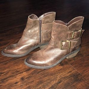 Size 6M Reba by Justin boots